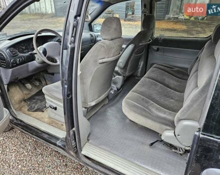 Черный Додж Рам Ван, объемом двигателя 2.5 л и пробегом 127 тыс. км за 2450 $, фото 11 на Automoto.ua