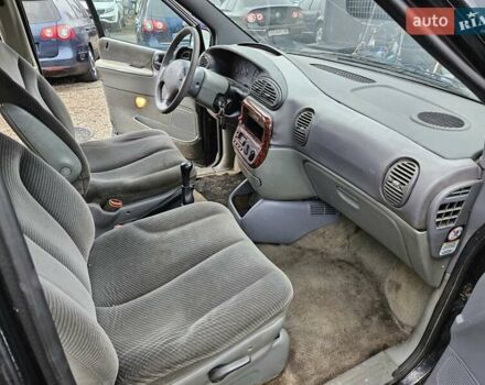 Черный Додж Рам Ван, объемом двигателя 2.5 л и пробегом 127 тыс. км за 2450 $, фото 9 на Automoto.ua