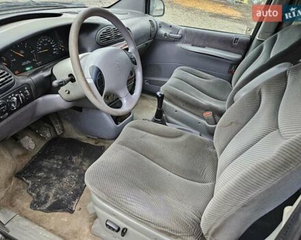 Черный Додж Рам Ван, объемом двигателя 2.5 л и пробегом 127 тыс. км за 2450 $, фото 8 на Automoto.ua