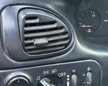 Черный Додж Рам Ван, объемом двигателя 2.5 л и пробегом 500 тыс. км за 3300 $, фото 9 на Automoto.ua