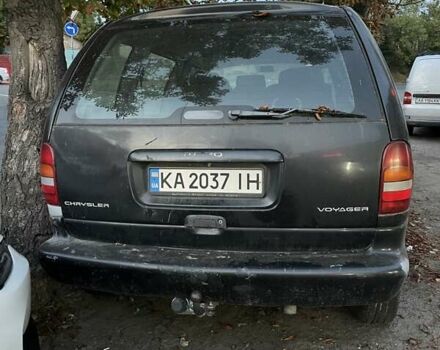 Черный Додж Рам Ван, объемом двигателя 2.5 л и пробегом 355 тыс. км за 3200 $, фото 2 на Automoto.ua