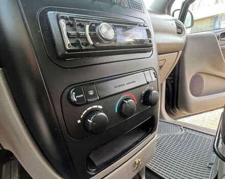 Черный Додж Рам Ван, объемом двигателя 2.5 л и пробегом 200 тыс. км за 2999 $, фото 15 на Automoto.ua