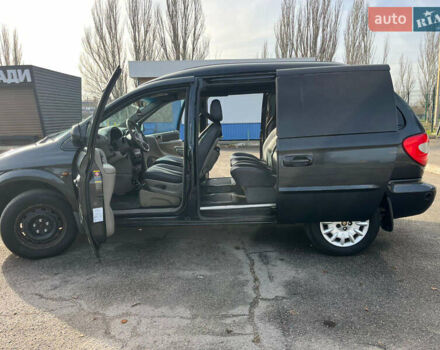 Черный Додж Рам Ван, объемом двигателя 2.5 л и пробегом 200 тыс. км за 2999 $, фото 13 на Automoto.ua