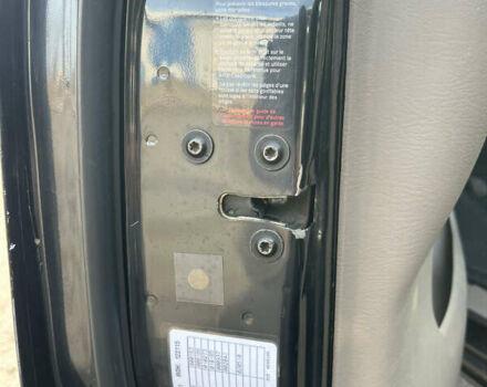 Черный Додж Рам Ван, объемом двигателя 2.5 л и пробегом 200 тыс. км за 2999 $, фото 22 на Automoto.ua