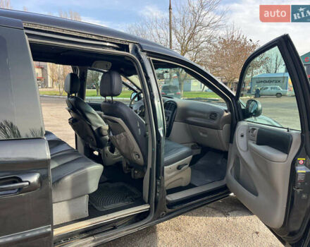 Черный Додж Рам Ван, объемом двигателя 2.5 л и пробегом 200 тыс. км за 2999 $, фото 17 на Automoto.ua