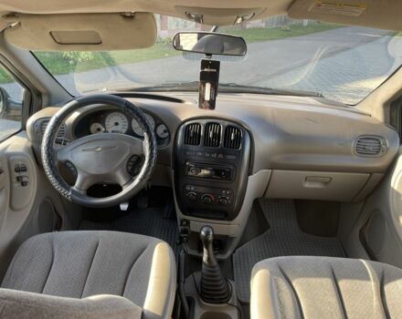 Черный Додж Рам Ван, объемом двигателя 2.5 л и пробегом 297 тыс. км за 3950 $, фото 5 на Automoto.ua