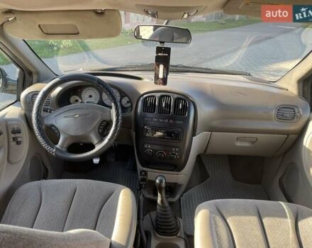 Черный Додж Рам Ван, объемом двигателя 2.5 л и пробегом 297 тыс. км за 3950 $, фото 4 на Automoto.ua