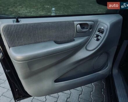 Чорний Додж Ram Van, об'ємом двигуна 2.5 л та пробігом 280 тис. км за 3999 $, фото 26 на Automoto.ua