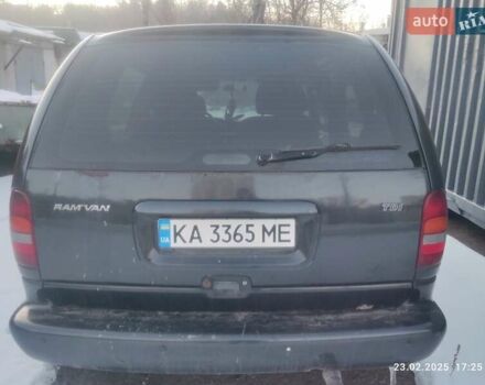 Черный Додж Рам Ван, объемом двигателя 2.5 л и пробегом 200 тыс. км за 2500 $, фото 1 на Automoto.ua