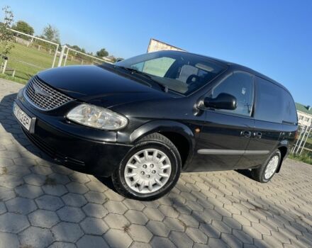 Черный Додж Рам Ван, объемом двигателя 2.5 л и пробегом 297 тыс. км за 3950 $, фото 1 на Automoto.ua