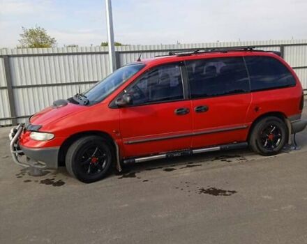 Красный Додж Рам Ван, объемом двигателя 2.5 л и пробегом 380 тыс. км за 3800 $, фото 2 на Automoto.ua