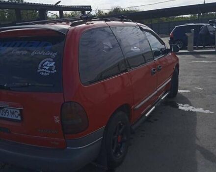 Красный Додж Рам Ван, объемом двигателя 2.5 л и пробегом 380 тыс. км за 3800 $, фото 1 на Automoto.ua