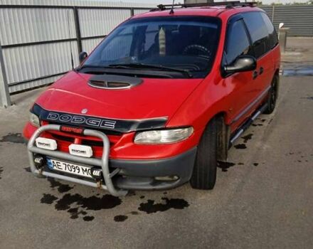 Красный Додж Рам Ван, объемом двигателя 2.5 л и пробегом 380 тыс. км за 3800 $, фото 1 на Automoto.ua