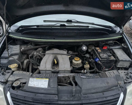 Серый Додж Рам Ван, объемом двигателя 2.4 л и пробегом 150 тыс. км за 2000 $, фото 14 на Automoto.ua