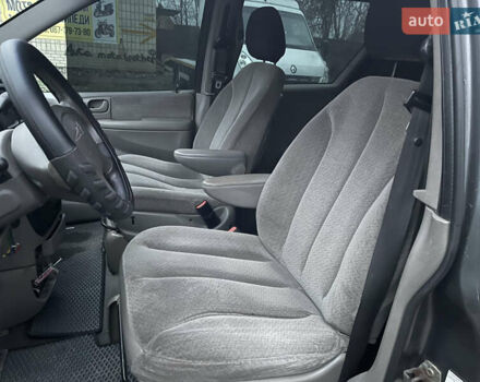 Серый Додж Рам Ван, объемом двигателя 2.4 л и пробегом 150 тыс. км за 2000 $, фото 13 на Automoto.ua