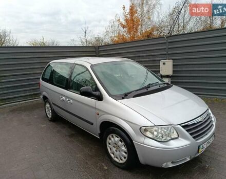 Серый Додж Рам Ван, объемом двигателя 2.5 л и пробегом 271 тыс. км за 5200 $, фото 2 на Automoto.ua