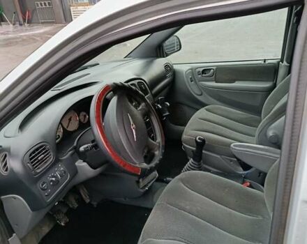 Серый Додж Рам Ван, объемом двигателя 2.5 л и пробегом 271 тыс. км за 5200 $, фото 6 на Automoto.ua