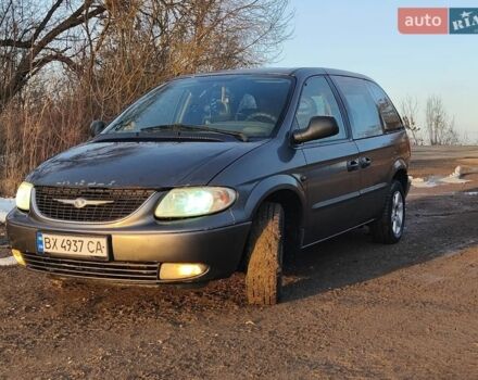 Серый Додж Рам Ван, объемом двигателя 2.5 л и пробегом 416 тыс. км за 3900 $, фото 1 на Automoto.ua