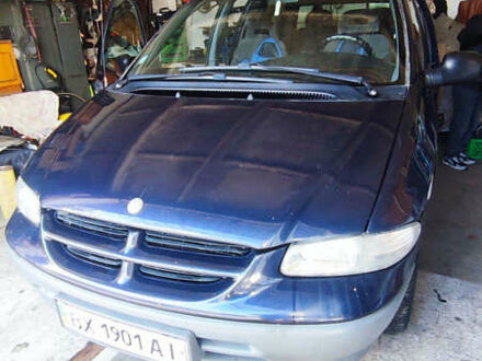 Синий Додж Рам Ван, объемом двигателя 2.5 л и пробегом 319 тыс. км за 3000 $, фото 1 на Automoto.ua