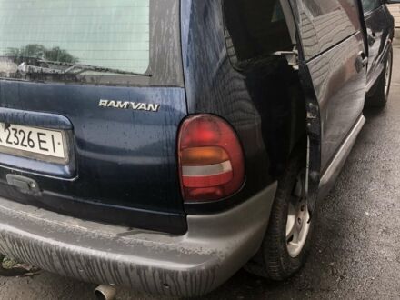 Синій Додж Ram Van, об'ємом двигуна 2.5 л та пробігом 377 тис. км за 3200 $, фото 1 на Automoto.ua