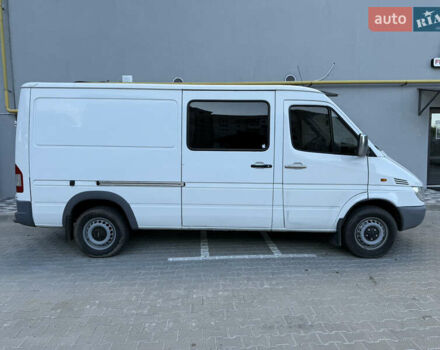 Додж Спринтер 2004 в Киеве на Automoto.ua Белый Додж Спринтер, объемом двигателя 2.69 л и пробегом 300 тыс. км за 7900 $, фото 7 на Automoto.ua