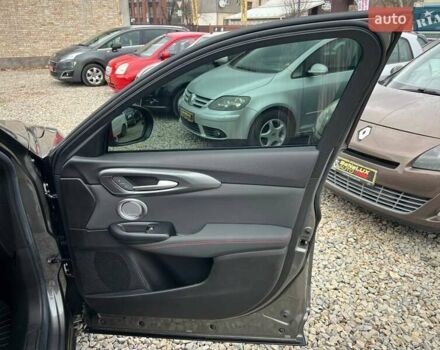 Серый Додж Hornet, объемом двигателя 2 л и пробегом 20 тыс. км за 26999 $, фото 25 на Automoto.ua