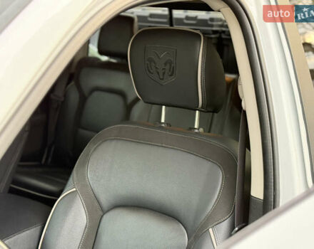 Белый Додж RAM 1500, объемом двигателя 5.66 л и пробегом 150 тыс. км за 40000 $, фото 30 на Automoto.ua