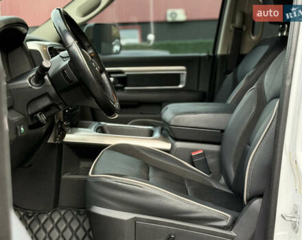 Белый Додж RAM 1500, объемом двигателя 5.66 л и пробегом 150 тыс. км за 40000 $, фото 31 на Automoto.ua