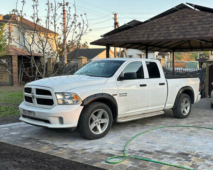Белый Додж RAM 1500, объемом двигателя 5.65 л и пробегом 174 тыс. км за 22900 $, фото 2 на Automoto.ua