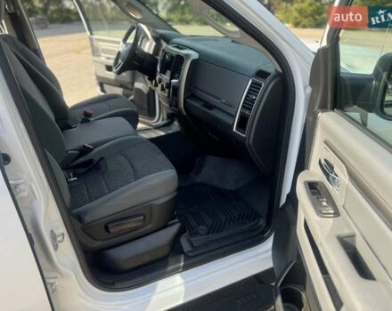 Белый Додж RAM 1500, объемом двигателя 5.7 л и пробегом 113 тыс. км за 28000 $, фото 9 на Automoto.ua