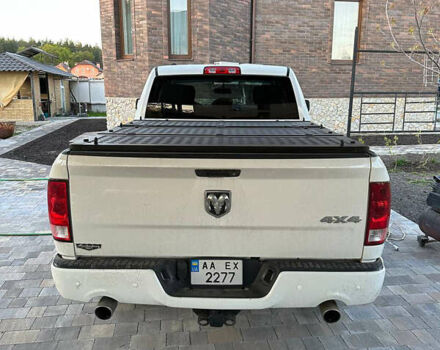 Белый Додж RAM 1500, объемом двигателя 5.65 л и пробегом 174 тыс. км за 22900 $, фото 1 на Automoto.ua