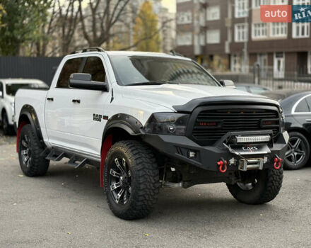 Белый Додж RAM 1500, объемом двигателя 5.66 л и пробегом 150 тыс. км за 40000 $, фото 9 на Automoto.ua