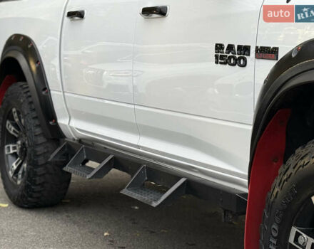 Белый Додж RAM 1500, объемом двигателя 5.66 л и пробегом 150 тыс. км за 40000 $, фото 11 на Automoto.ua