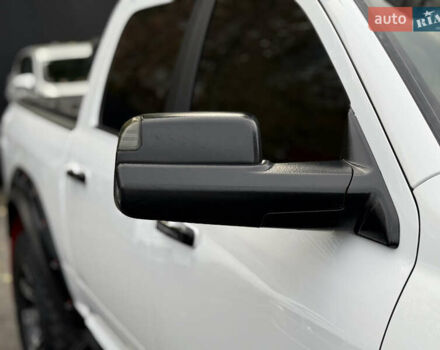 Белый Додж RAM 1500, объемом двигателя 5.66 л и пробегом 150 тыс. км за 40000 $, фото 42 на Automoto.ua