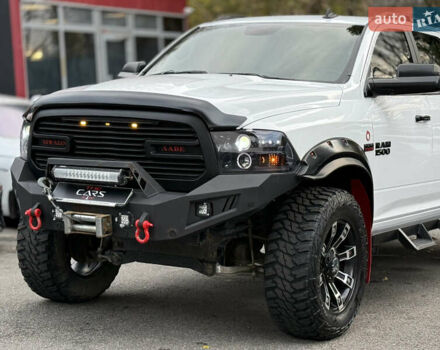Белый Додж RAM 1500, объемом двигателя 5.66 л и пробегом 150 тыс. км за 40000 $, фото 1 на Automoto.ua