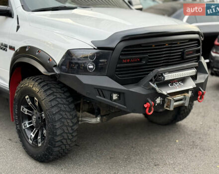 Белый Додж RAM 1500, объемом двигателя 5.66 л и пробегом 150 тыс. км за 40000 $, фото 8 на Automoto.ua