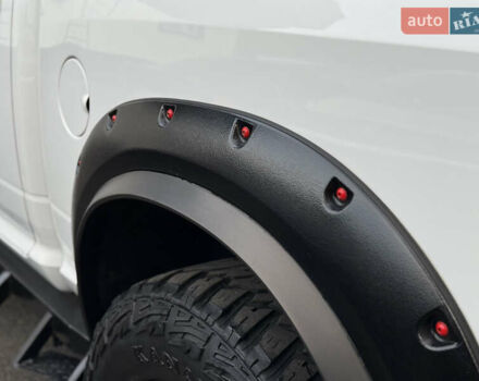 Белый Додж RAM 1500, объемом двигателя 5.66 л и пробегом 150 тыс. км за 40000 $, фото 39 на Automoto.ua