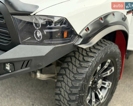 Белый Додж RAM 1500, объемом двигателя 5.66 л и пробегом 150 тыс. км за 40000 $, фото 21 на Automoto.ua