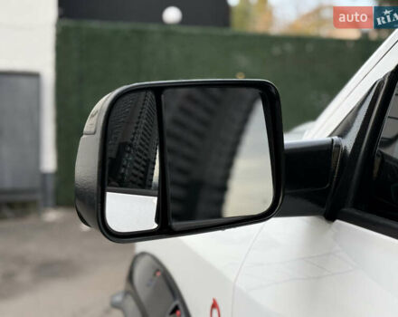 Белый Додж RAM 1500, объемом двигателя 5.66 л и пробегом 150 тыс. км за 40000 $, фото 19 на Automoto.ua