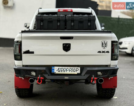 Белый Додж RAM 1500, объемом двигателя 5.66 л и пробегом 150 тыс. км за 40000 $, фото 16 на Automoto.ua