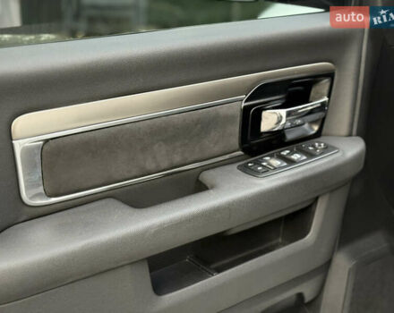 Белый Додж RAM 1500, объемом двигателя 5.66 л и пробегом 150 тыс. км за 40000 $, фото 27 на Automoto.ua