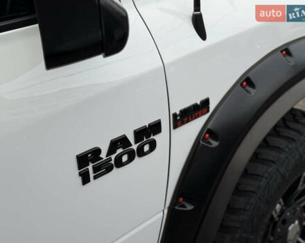 Белый Додж RAM 1500, объемом двигателя 5.66 л и пробегом 150 тыс. км за 40000 $, фото 6 на Automoto.ua