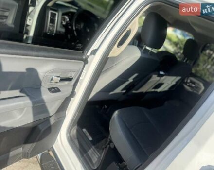 Белый Додж RAM 1500, объемом двигателя 5.7 л и пробегом 113 тыс. км за 28000 $, фото 10 на Automoto.ua