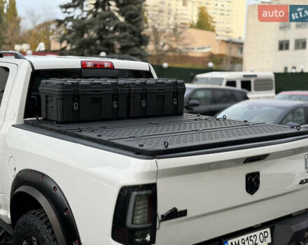 Белый Додж RAM 1500, объемом двигателя 5.66 л и пробегом 150 тыс. км за 40000 $, фото 15 на Automoto.ua