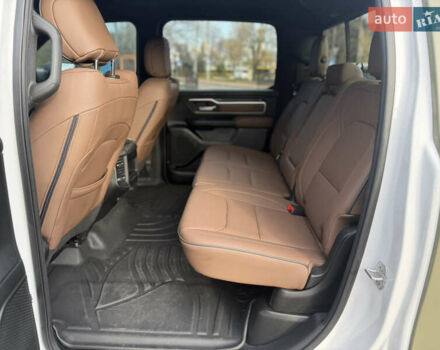 Белый Додж RAM 1500, объемом двигателя 5.65 л и пробегом 41 тыс. км за 50000 $, фото 19 на Automoto.ua