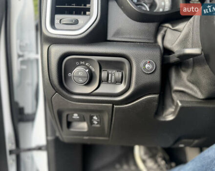 Белый Додж RAM 1500, объемом двигателя 5.65 л и пробегом 41 тыс. км за 50000 $, фото 11 на Automoto.ua