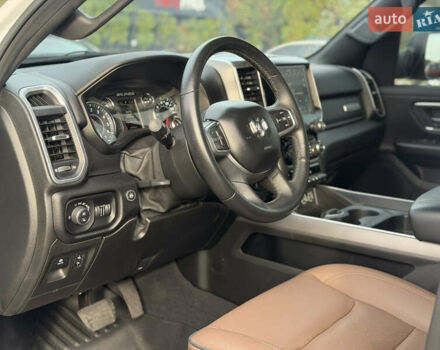 Белый Додж RAM 1500, объемом двигателя 5.65 л и пробегом 41 тыс. км за 50000 $, фото 8 на Automoto.ua