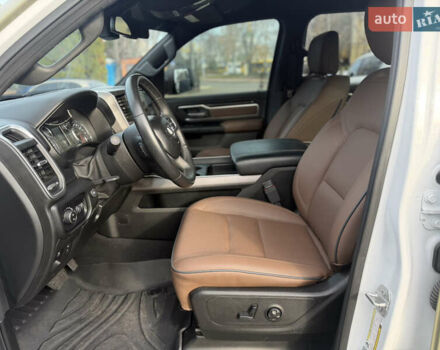 Белый Додж RAM 1500, объемом двигателя 5.65 л и пробегом 41 тыс. км за 50000 $, фото 9 на Automoto.ua