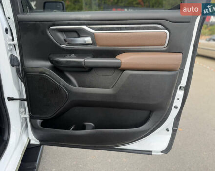 Белый Додж RAM 1500, объемом двигателя 5.65 л и пробегом 41 тыс. км за 50000 $, фото 23 на Automoto.ua