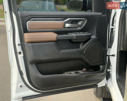 Белый Додж RAM 1500, объемом двигателя 5.65 л и пробегом 41 тыс. км за 50000 $, фото 7 на Automoto.ua